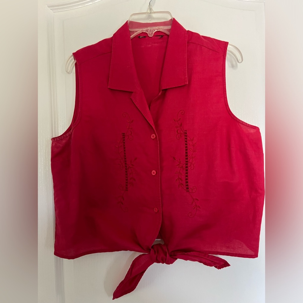 Red sleeveless top, Med-Lg